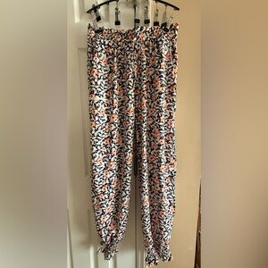 Adorable jogger style pants